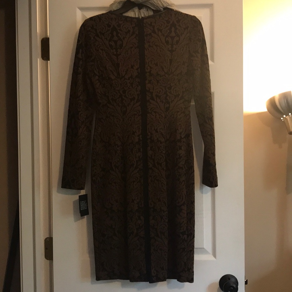 Form fitting dress - Picture 3 of 8